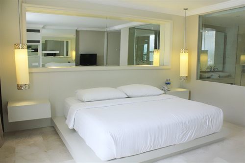 Hotel Istana Permata Ngesong Surabaya
